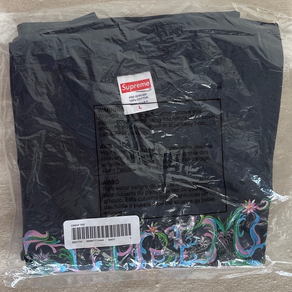 ⭐️ Supreme “Crest” Tee Shirt, Navy Blue Graphic Sz L, 100% Authentic, NEW NIP - Picture 3 of 9